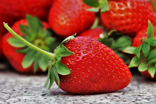 strawberries-g8869d40bd-640