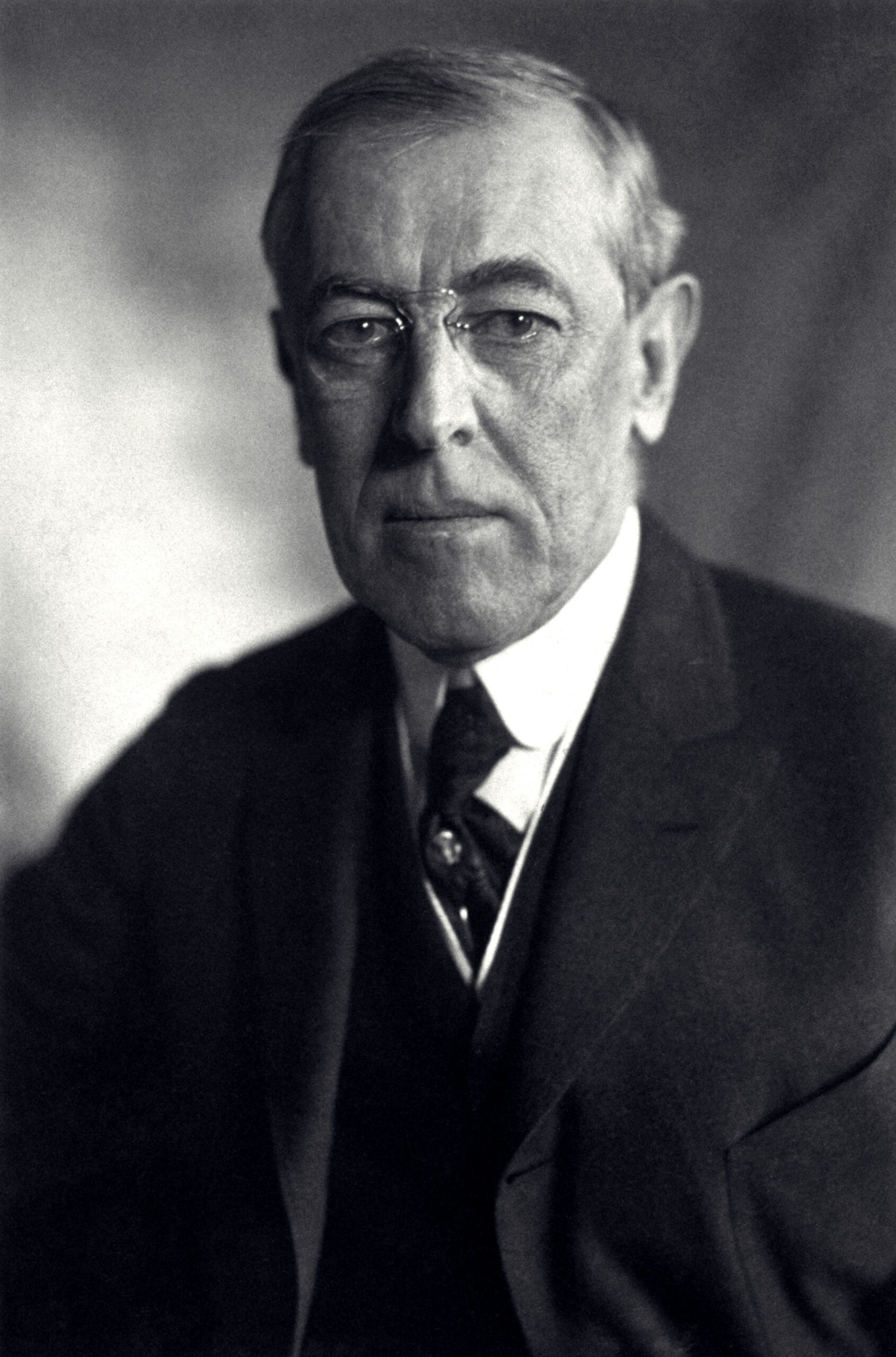 Thomas-Woodrow-Wilson,-Harris-&-Ewing-bw-photo-portrait,-1919