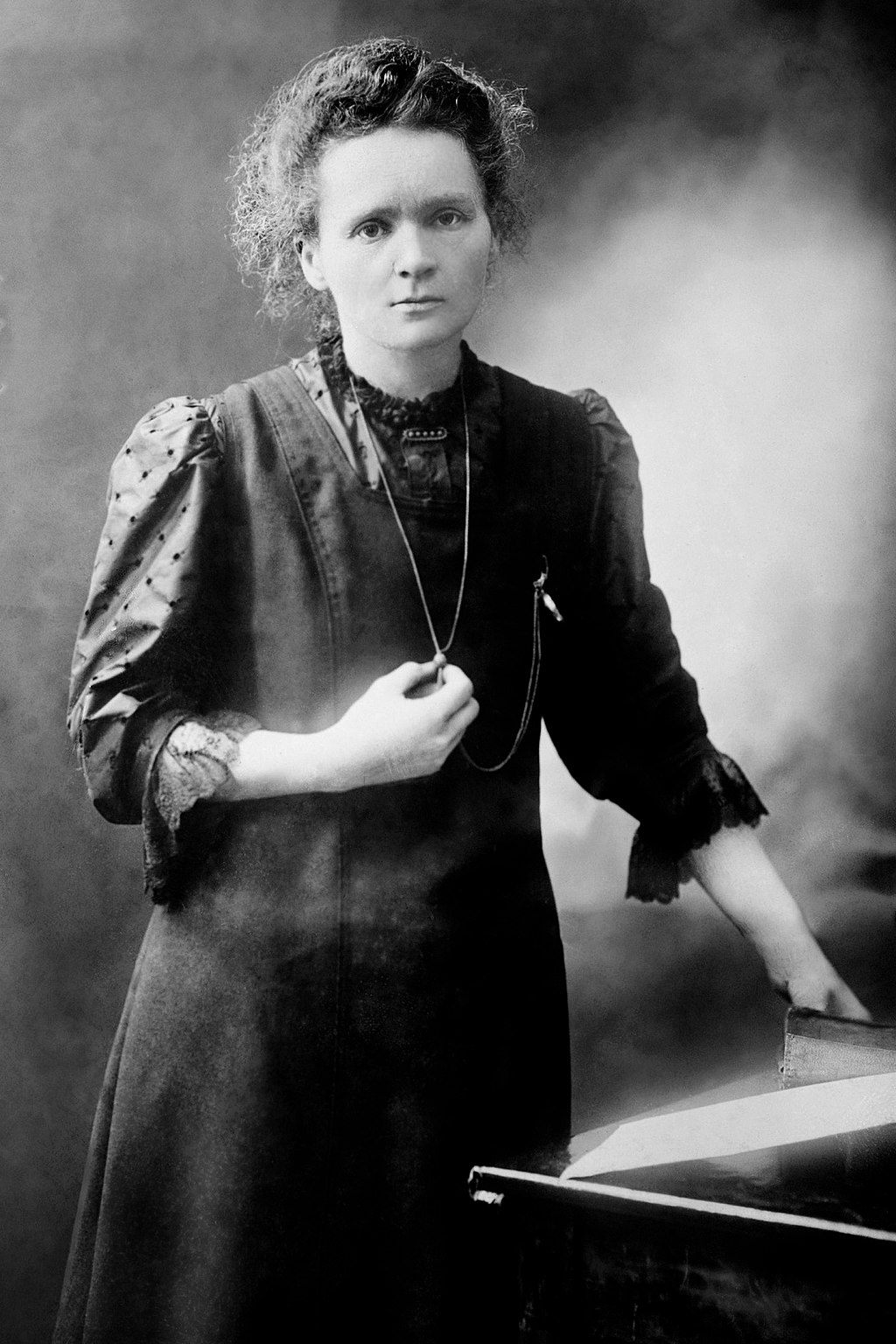 1024px-Marie-Curie-c.-1898