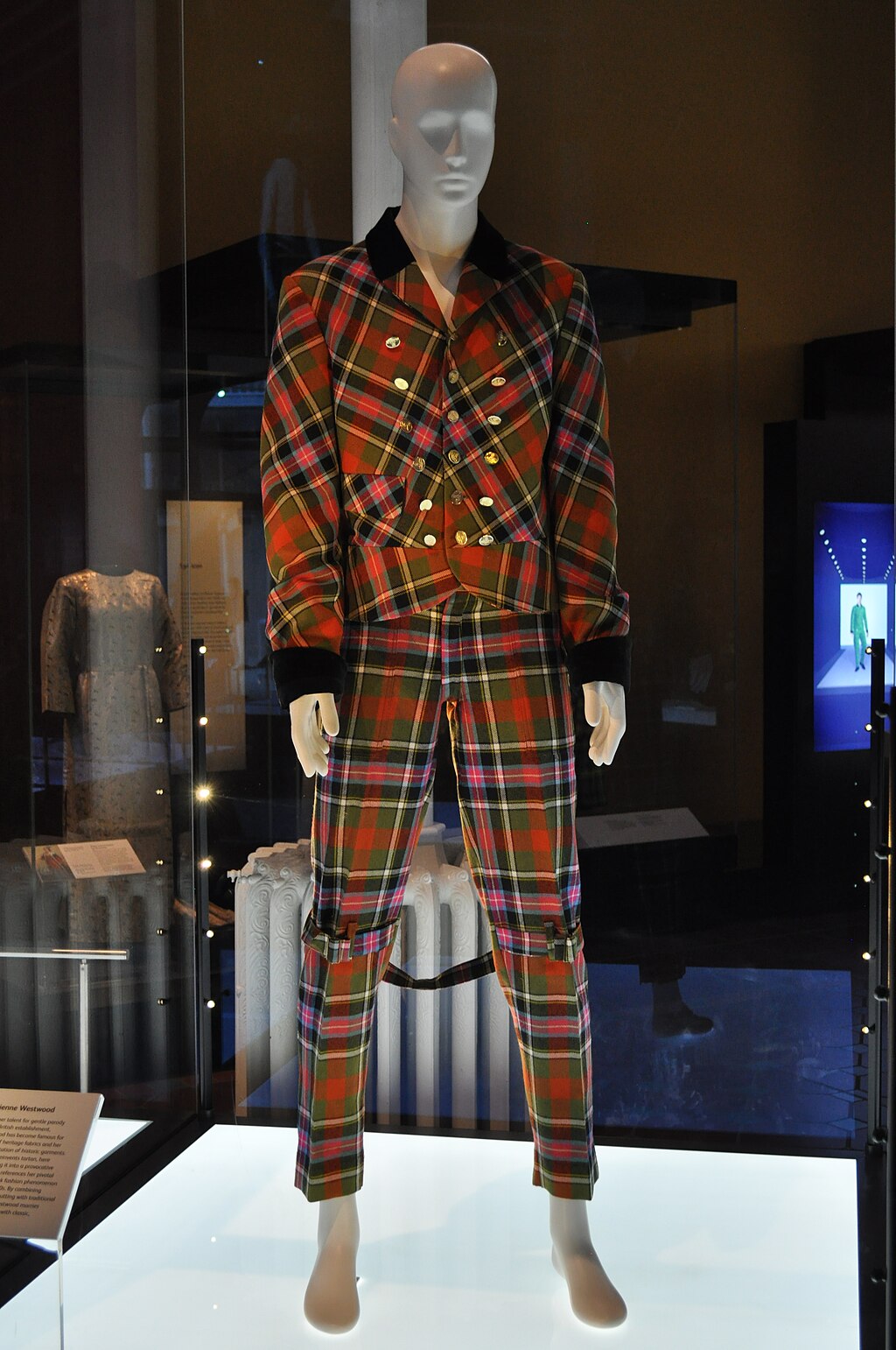 1024px-Vivienne-Westwood-Harris-Tweed-Suit-1998
