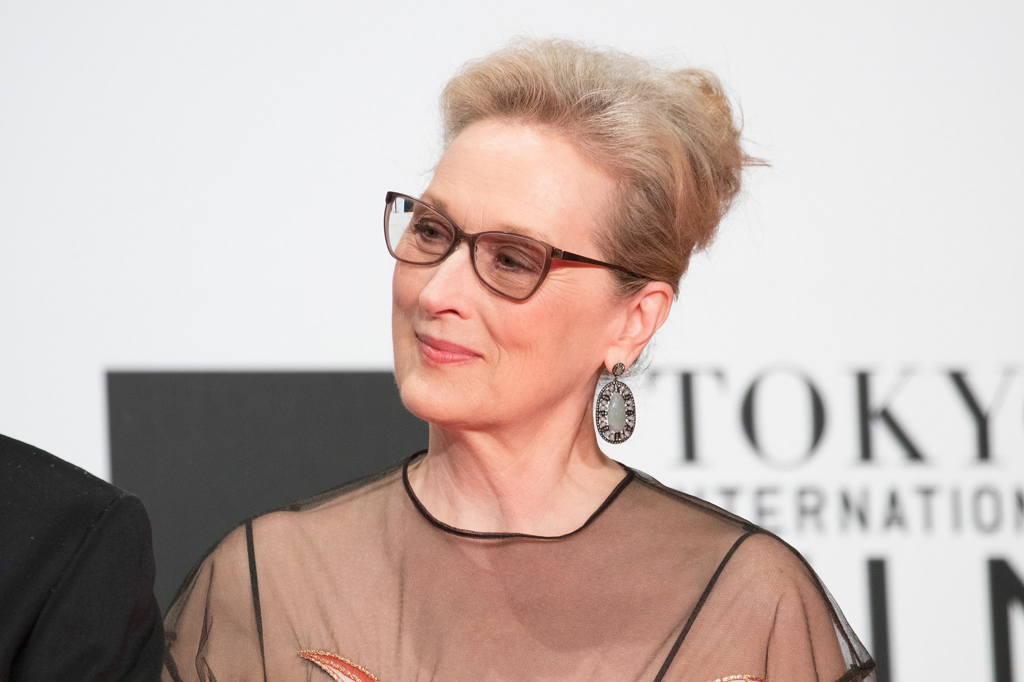 2048px-Meryl-Streep-from--Florence-Foster-Jenkins--at-Opening-Ceremony-of-the-Tokyo-International-Film-Festival-2016-(33515581311)