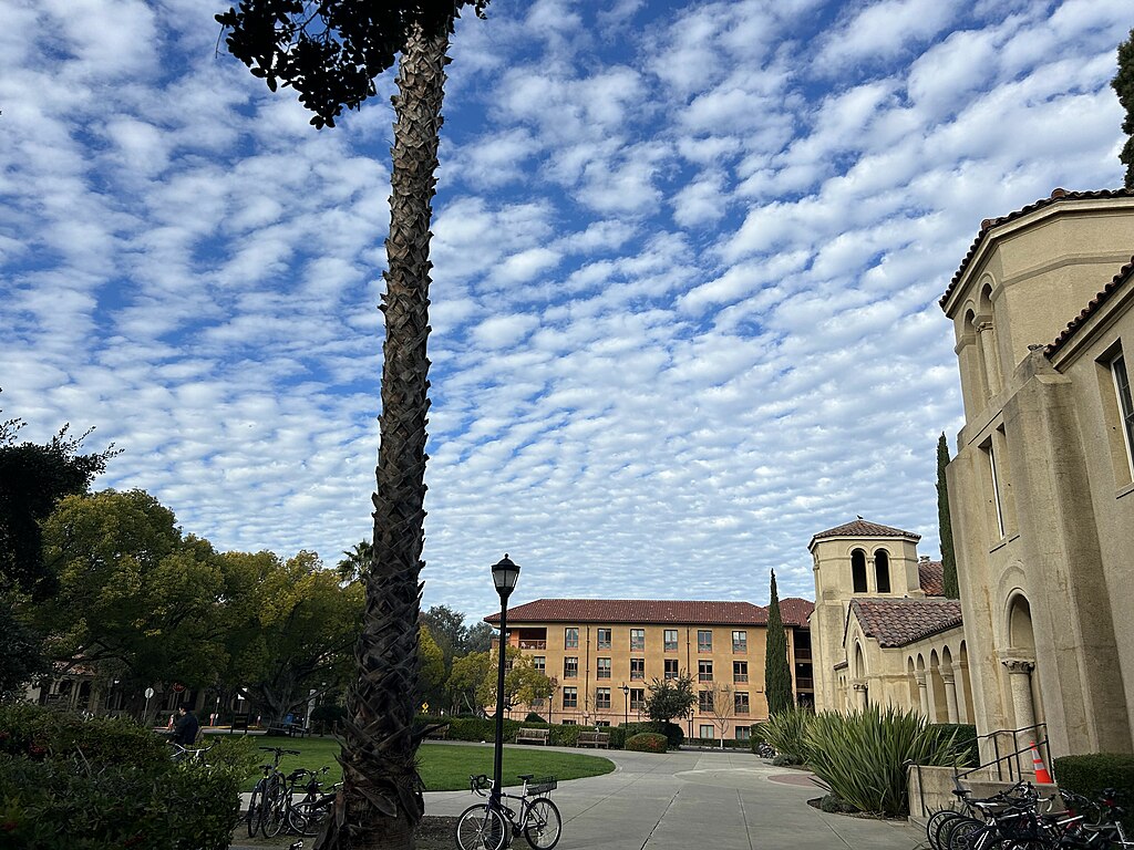 1024px-Cirrocumulus-Clouds-at-Stanford-University