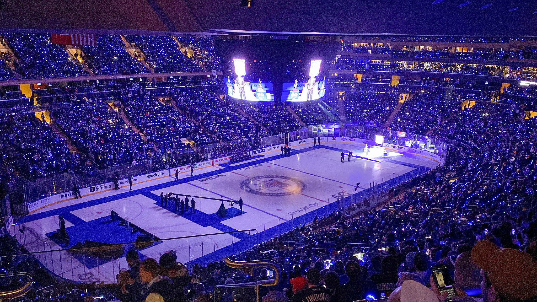 2048px-MSG-Henrik-Lundqvist-Retirement-Night-005